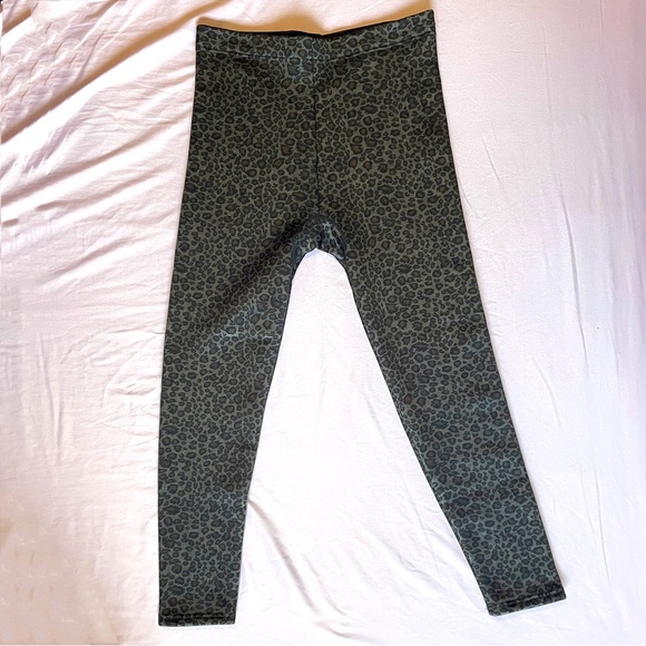 DINO Leopard Print Winter Leggings Girl Sz L also fits Woman Petite Size 6/Sm - Picture 3 of 9